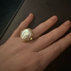Elegant Gold Pearl Ring
